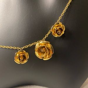 Vintage 3 Roses Gold Tone Necklace